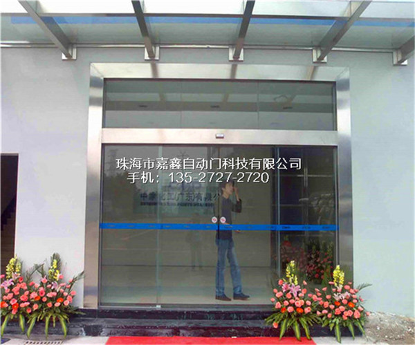 浴室玻璃移门滑轮如何改换 浴室玻璃移门的优点